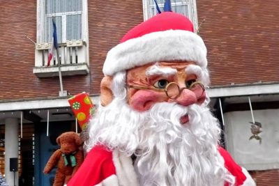 Le père Noël géant